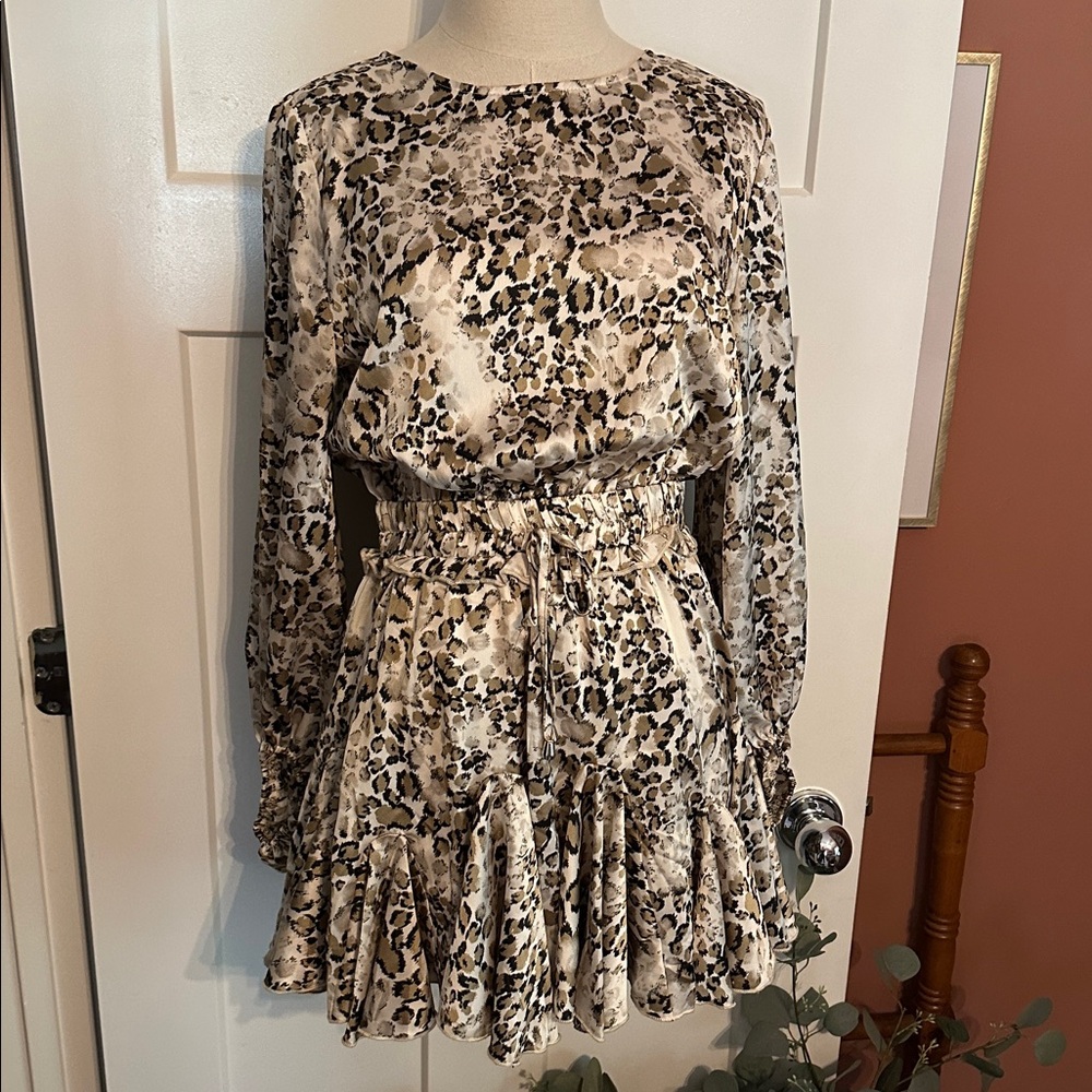 Main Strip Animal Print Long Sleeve mini M ruffled elastic cuffs rayon romper - Picture 15 of 15
